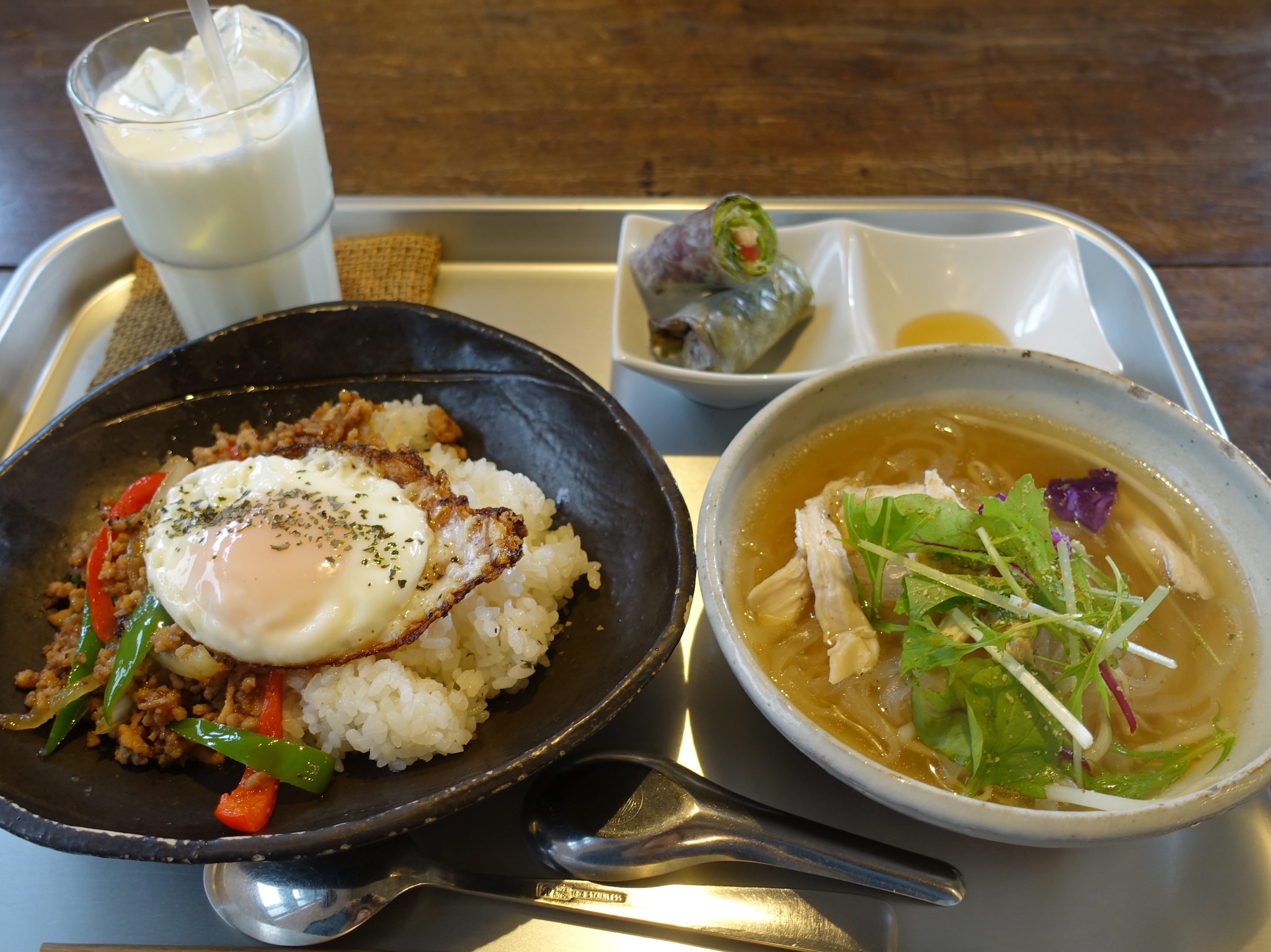 絲cafe いとカフェ 富山市 美味い ガパオ フォー コン ビー どれも最高 富山市のおしゃれなカフェでエスニック料理を楽しむ ツタエル富山