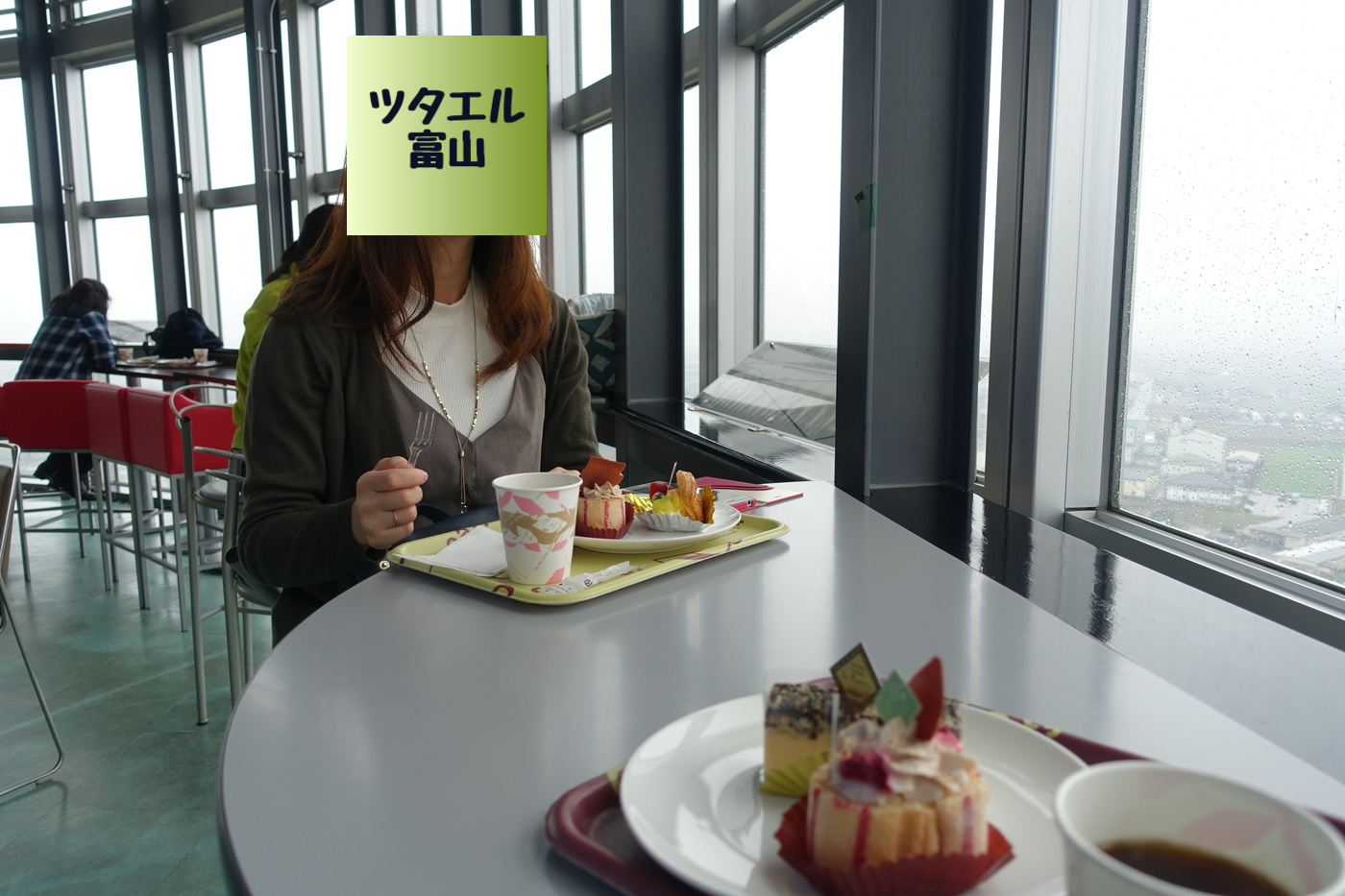 空中カフェ17 秋 小矢部市 地上100mで富山県内お菓子店のスイーツをいただく クロスランドおやべ ツタエル富山